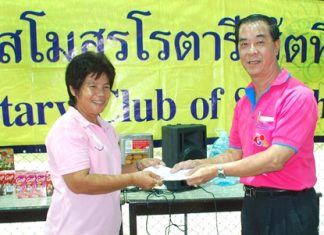 Rotary Club of Sattahip President Wirot Tuangcharuvinai presents a donation to Plutaluang’s Wat Khao Bai Sri Special Education Center.